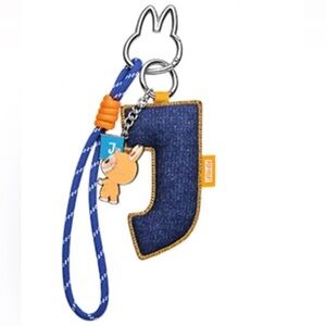 Pop Mart Pin For Love J / 100% authentic and sealed